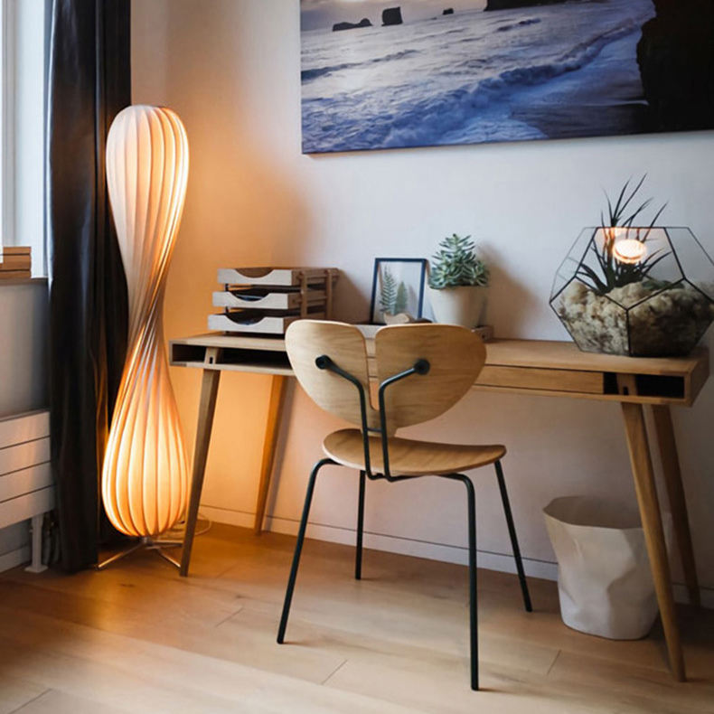 Lampadaire Hélica – Design Organique